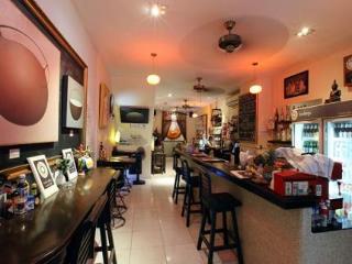 הוסטל Bodega Phuket Patong (Adults Only) מראה חיצוני תמונה